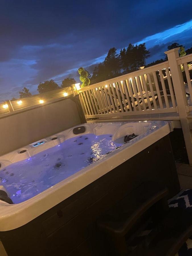 Hot Tub 9 The Fairways Hotel Alnwick Bagian luar foto