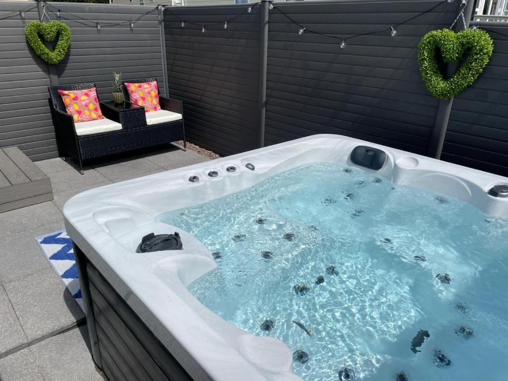 Hot Tub 9 The Fairways Hotel Alnwick Bagian luar foto